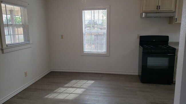 Building Photo - Recently Remodeled 3 Bedroom 1 Bath Home
