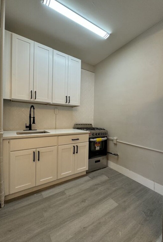 Foto del edificio - 104 Belmont Ave