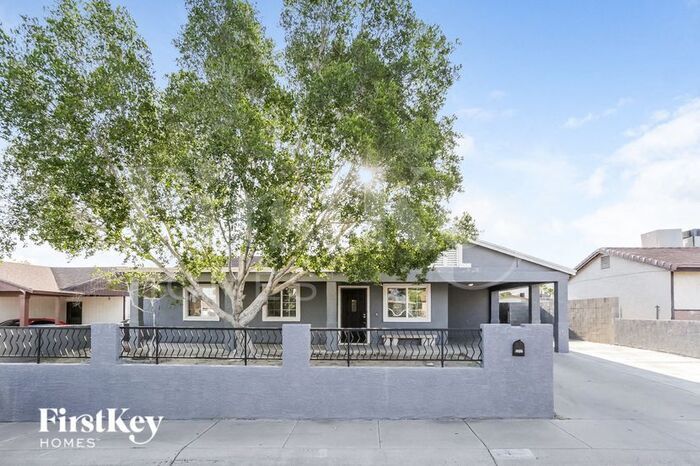 Foto principal - 8439 S 9th Pl