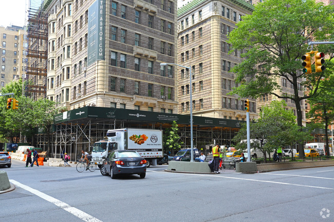 Building Photo - Astor