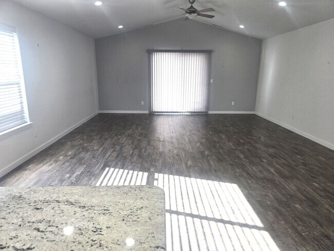 Foto del edificio - 3 bed 2 bath Home for Rent in Grants Pass