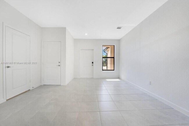 Foto del edificio - 15955 SW 2nd St