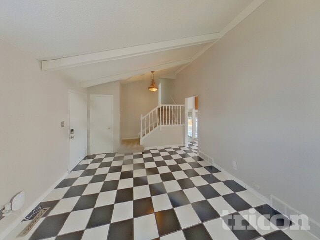 Building Photo - 2305 Providence Cir