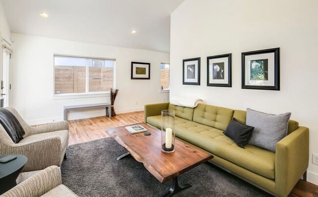 Building Photo - LOHI DUPLEX AVAILABLE IN JUNE