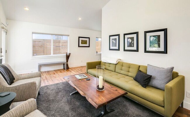 Foto del edificio - LOHI DUPLEX AVAILABLE IN JUNE