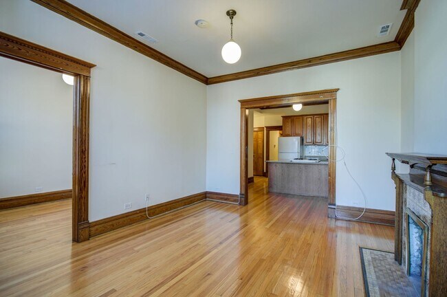 Foto del edificio - 713 W Wrightwood Ave