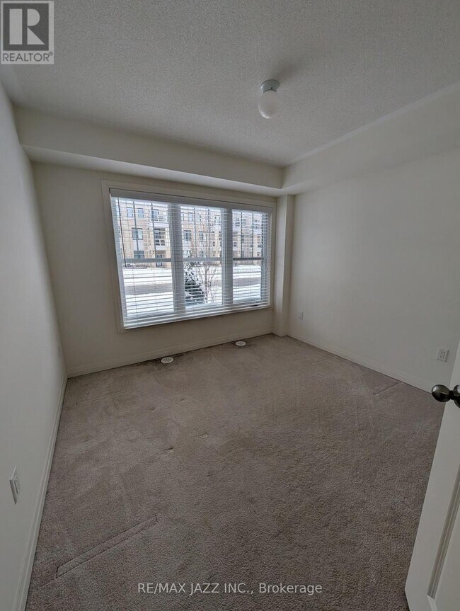 Photo du bâtiment - 19 Clarington Blvd