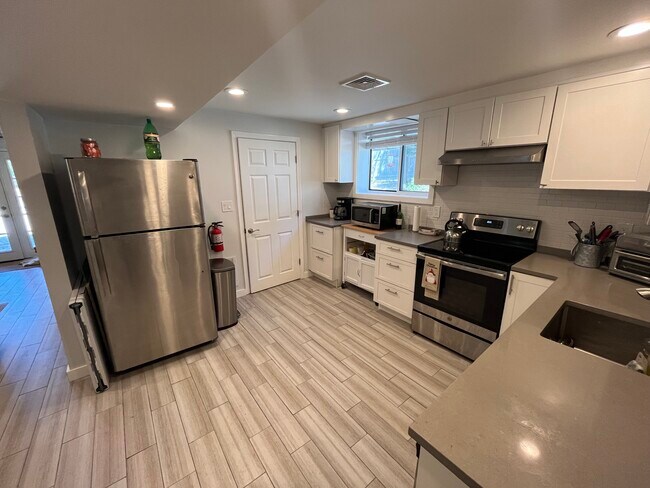 Building Photo - 8 Cutlass Ln