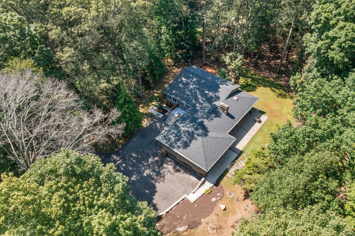 Primary Photo - 83 Buck Hill Rd