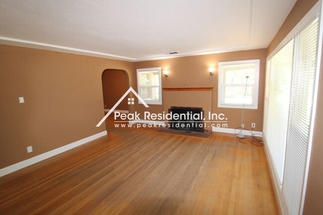Building Photo - Charming 3bd/1ba North Sacramento Home