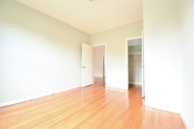 Building Photo - 2 br, 1 bath  - 3352 N Broadway 1Fc