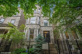 Building Photo - 927 W Newport Ave