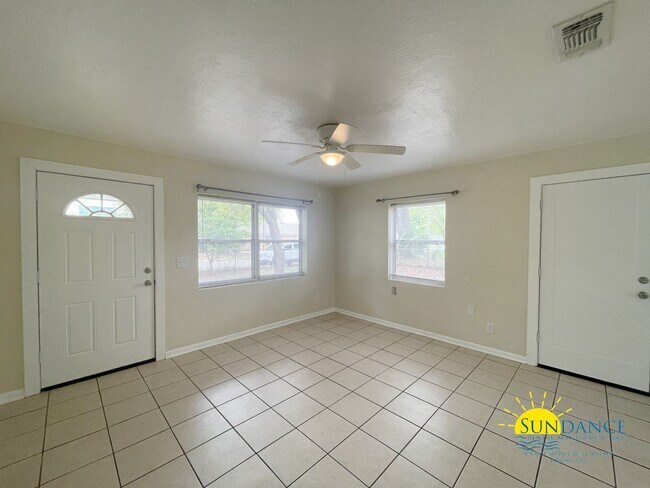 Foto del edificio - Beautiful Cottage in Central Fort Walton B...