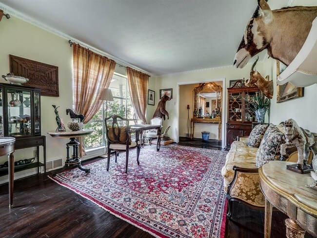 Foto del edificio - 5934 Lakehurst Ave