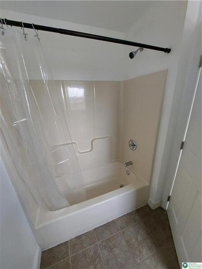 Foto del edificio - 315 Clearfield St