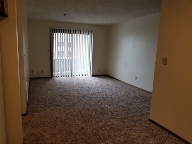 1 BR - Regencia - Furman Regency Court