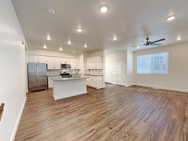 Foto del edificio - 6806 N Silver Creek Drive
