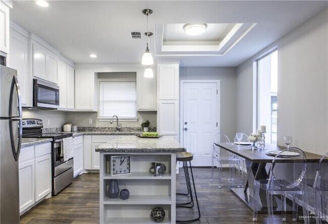 Building Photo - 3412 Sahara Dr