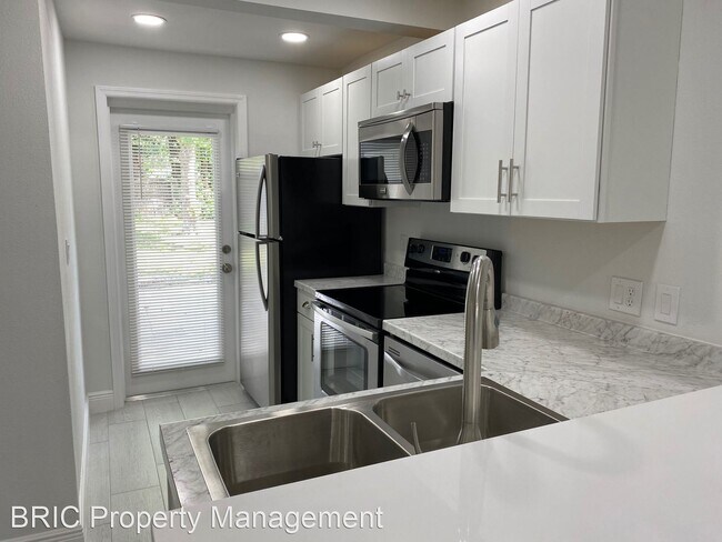 Foto del edificio - 2 br, 1 bath House - 921 Mead Ave