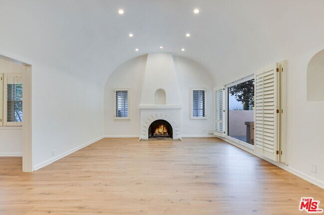 Foto del edificio - 344 S Swall Dr