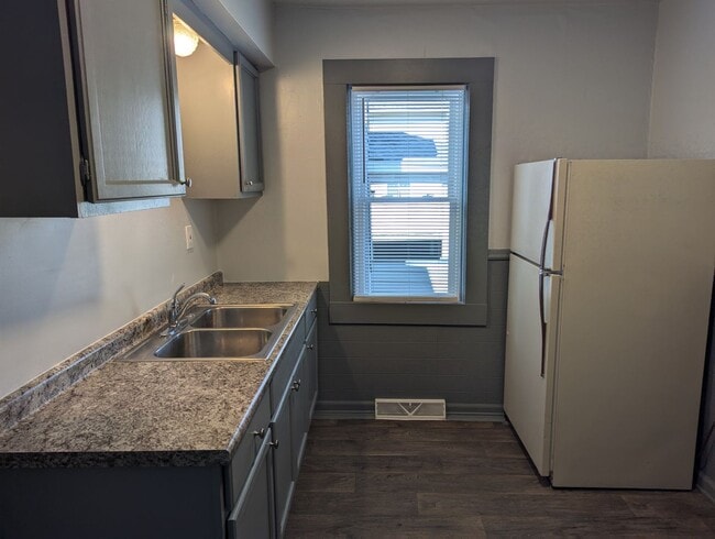 Building Photo - 1055-1057-1057 Liberty St