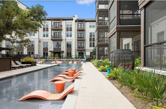 Building Photo - 13460 Lyndhurst St