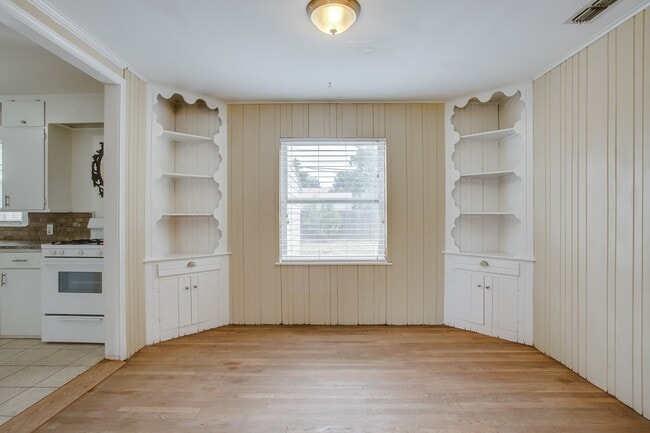 Building Photo - Nice 3/2/2 in Tech Terrace!