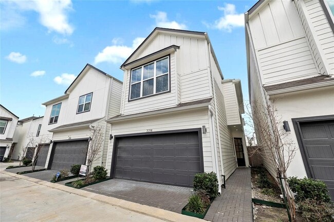 Building Photo - 2214 Roozy Lk Ln