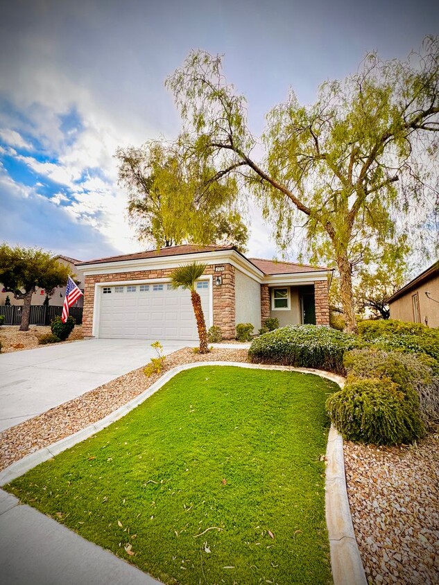 Primary Photo - Gorgeous 3 Bed 2 Bath Single Story in Sole...