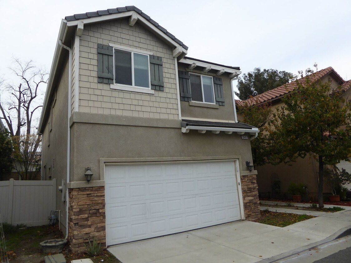 Primary Photo - 4 Bedroom Home for Rent in Castaic!