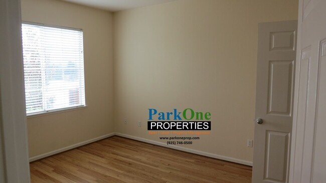 Foto del edificio - San Ramon Ground Floor Condo with Large Attached Garage!!