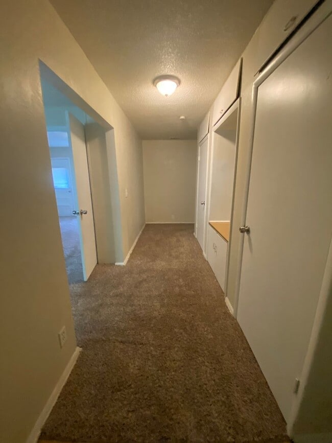 Building Photo - 7601 Ruskin Way