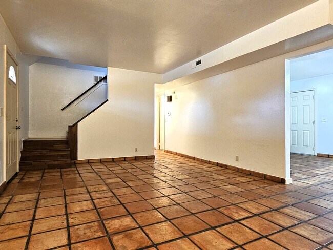 Foto del edificio - Welcome to this beautiful 4-bedroom, 2-bat...