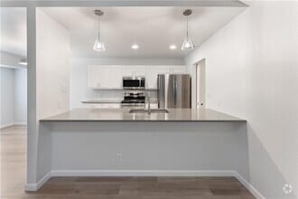 Building Photo - 707 Central Dr
