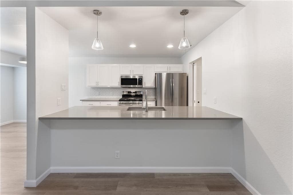 Primary Photo - 707 Central Dr