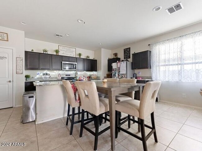 Foto del edificio - 30990 W Mulberry Dr