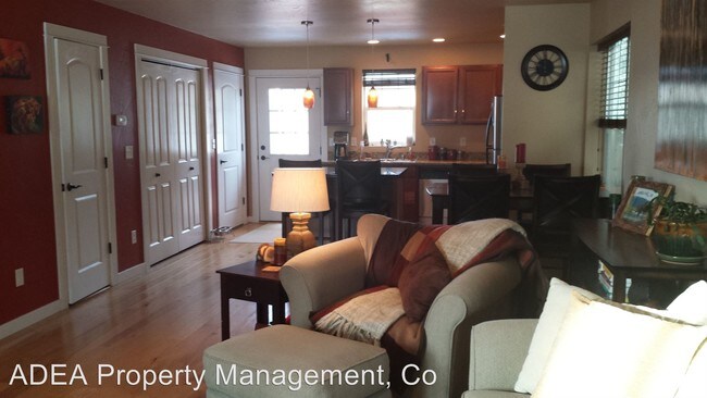 Building Photo - 3 br, 2.5 bath House - 2337 S. 3rd St W. #2