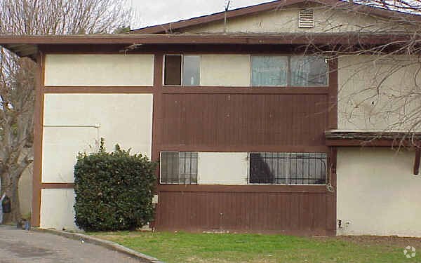 Primary Photo - 520 N Parkside Dr