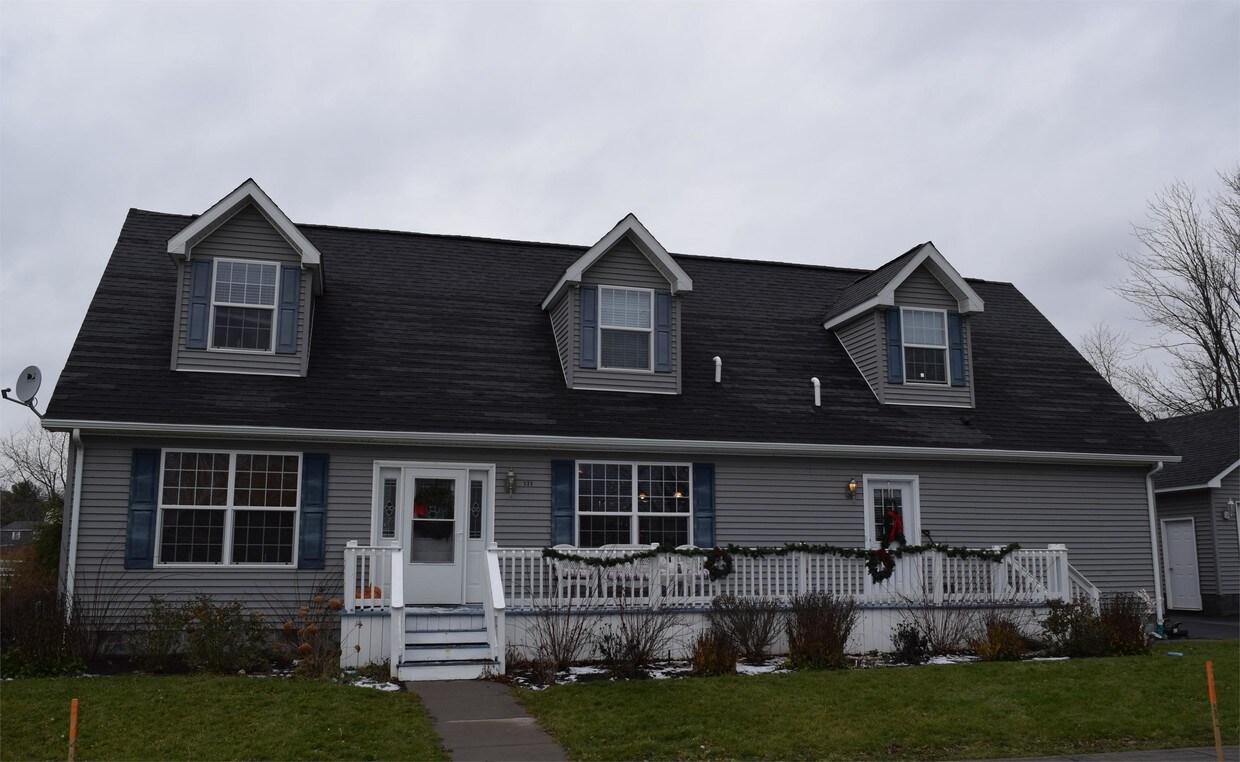 Primary Photo - 121 Patrician Ln