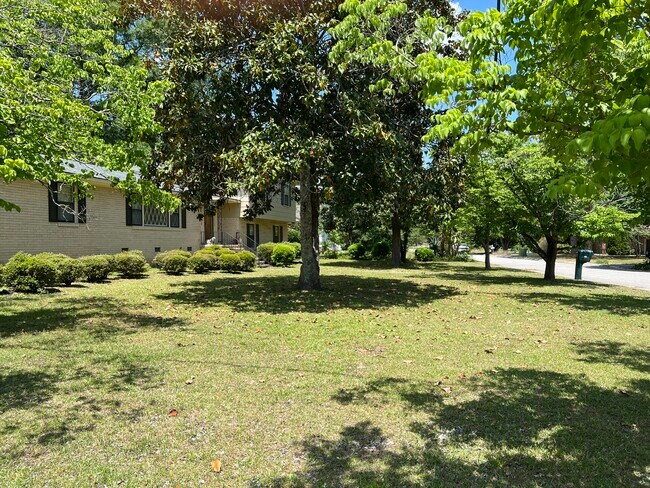 Building Photo - 905 Walters Ln