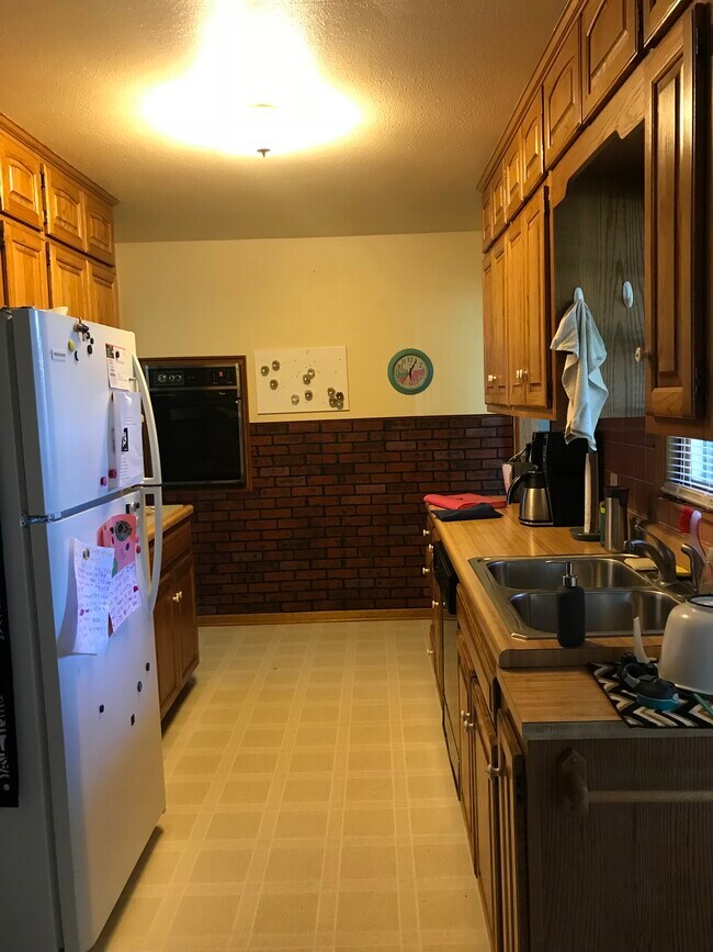 Building Photo - 410 Slade Ave