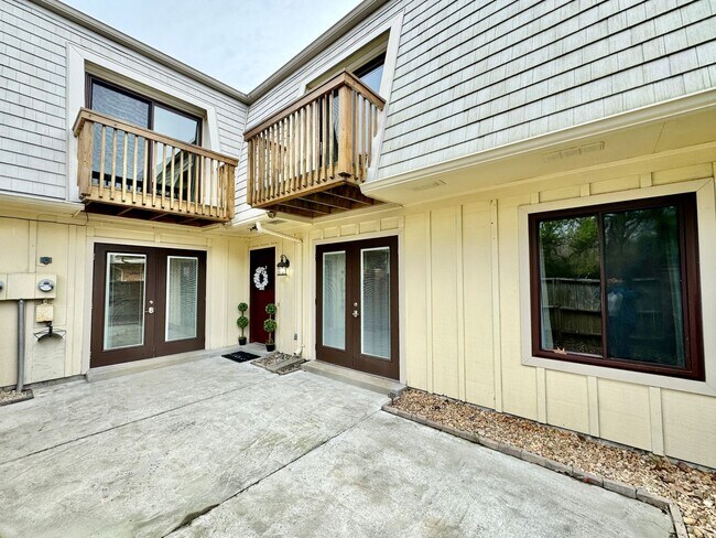 Foto del edificio - READY 06-11-26!! Fantastic Condo By The Beach! Fenced Patio - All Appliances - Community Pool!