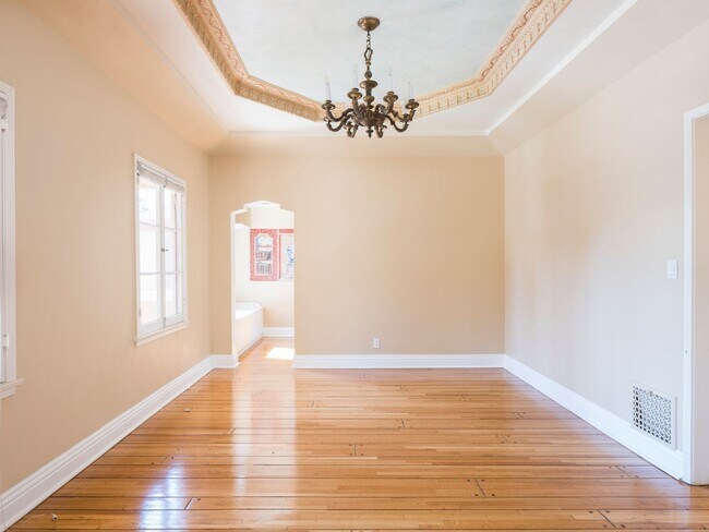 Building Photo - 223 S Gale Dr