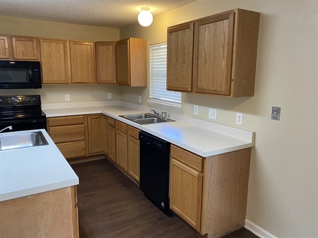 Foto del edificio - 7199 Rutland Ct