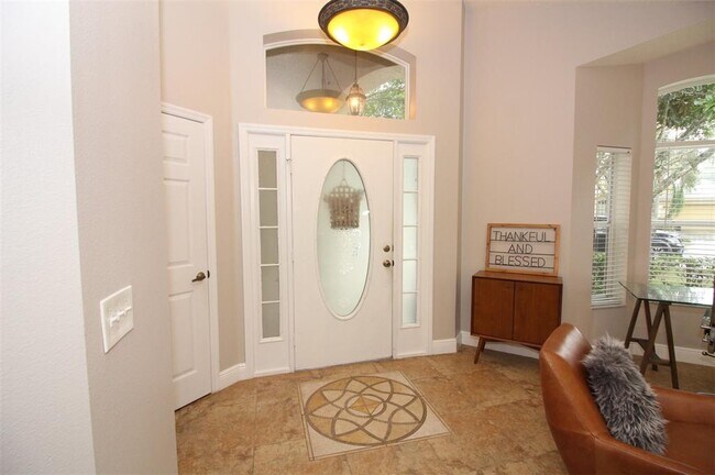 Building Photo - 989 N Lake Claire Cir