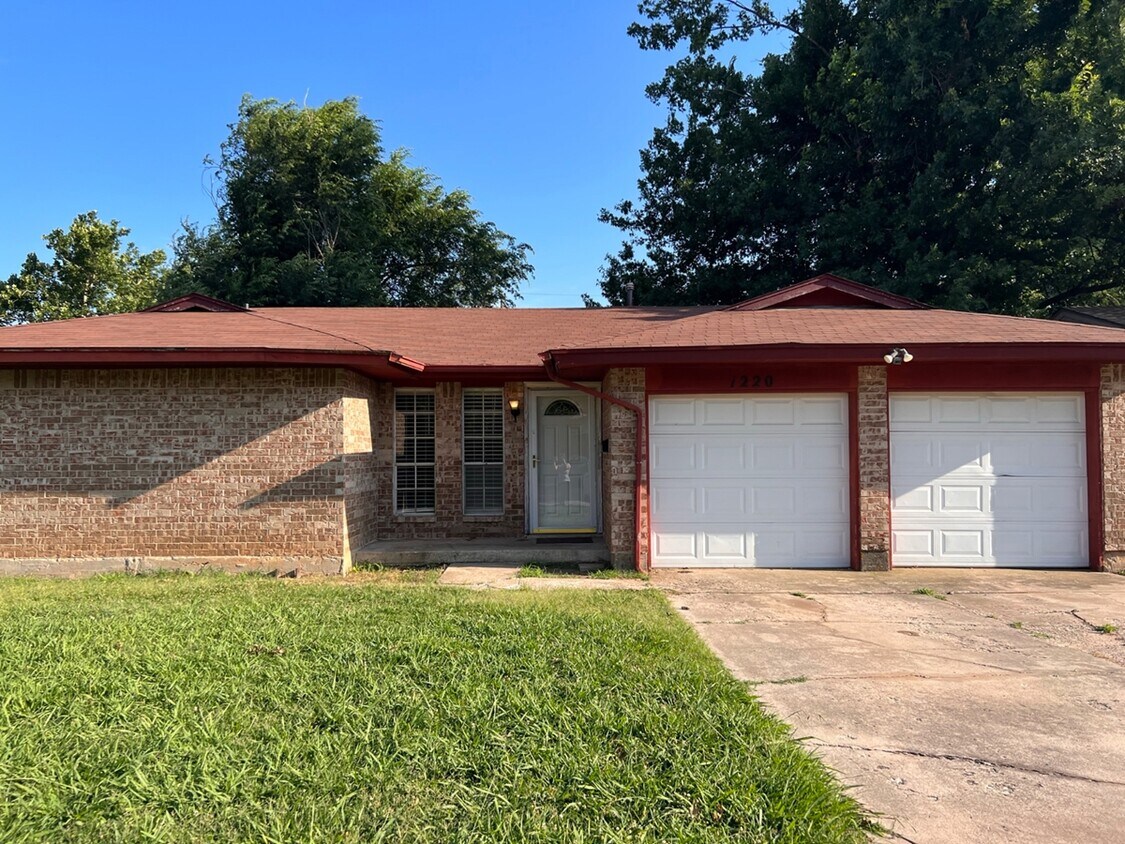 Primary Photo - 1220 E Brooks St