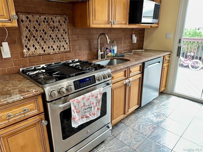 Foto del edificio - 1316 Mcclure Ave