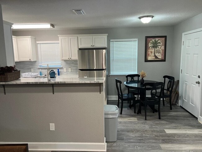 Building Photo - 1906 Karen Ln