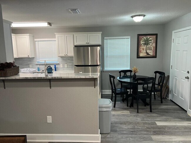 Foto del edificio - 1906 Karen Ln