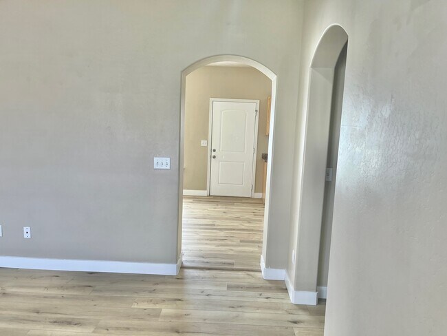 Building Photo - West Park Town House #55